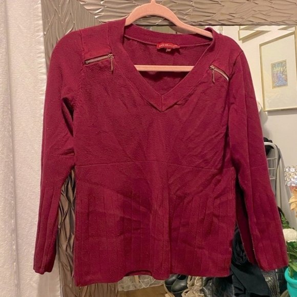 San Francisco Pretty Wine Red Stretch Knit V Neck Sweater With Zipper Accents - Picture 2 of 10